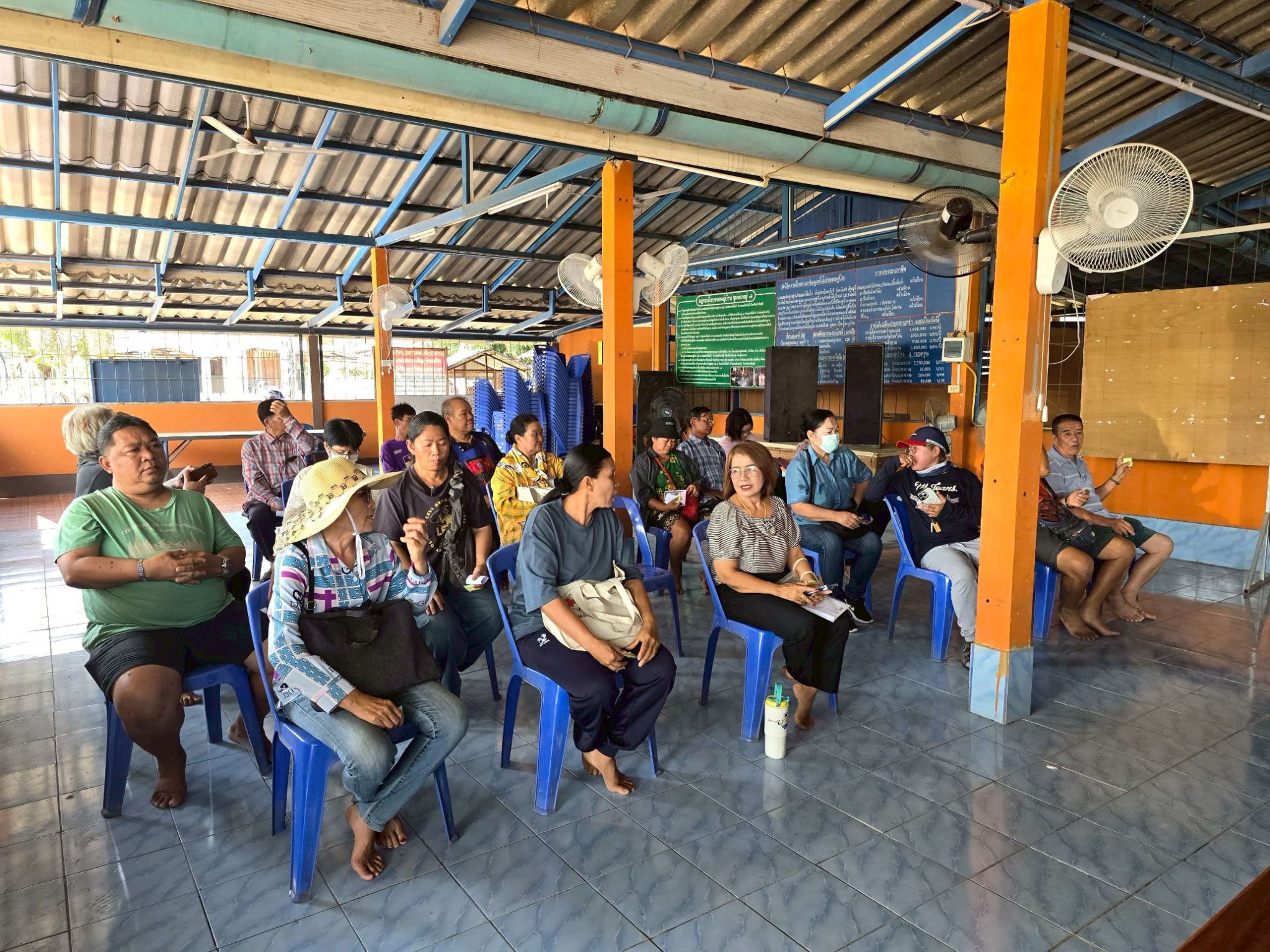 title - วันที่ 3 เมษายน 2569 นายวิทูล ประดิษฐ์บุญ ปฏิรูปที่ดินจังหวัดปราจีนบุรี มอบหมายให้ นายลิขิต ผันผ่อน ผู้อำนวยการกลุ่มกฎหมาย พร้อมด้วย เจ้าหน้าที่ ส.ป.ก.ปราจีนบุรี ลงพื้นที่ออกศูนย์บริการเคลื่อนที่ “Mobile Unit”  ยื่นคำร้องทั่วไปและปรึกษาข้อกฎหมายที่เกี่ยวข้องกับการปฏิรูปที่ดิน ณ เขาไม้แก้ว อำเภอกบินทร์บุรี จังหวัดปราจีนบุรี